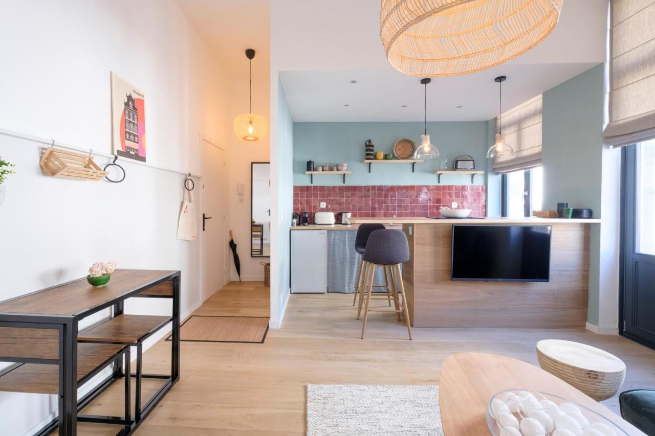 Fabulous In Châtelain Area With Balcony *