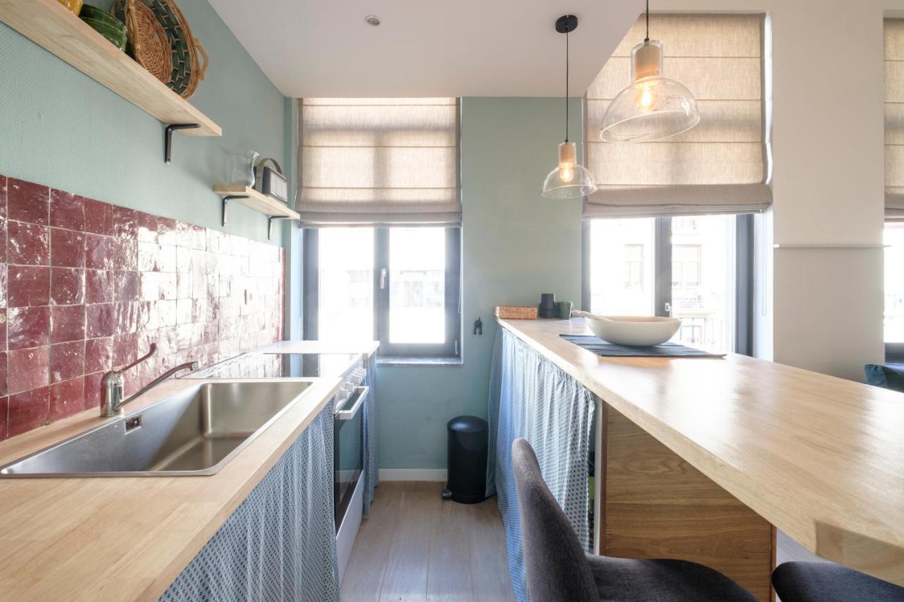 Fabulous In Châtelain Area With Balcony *